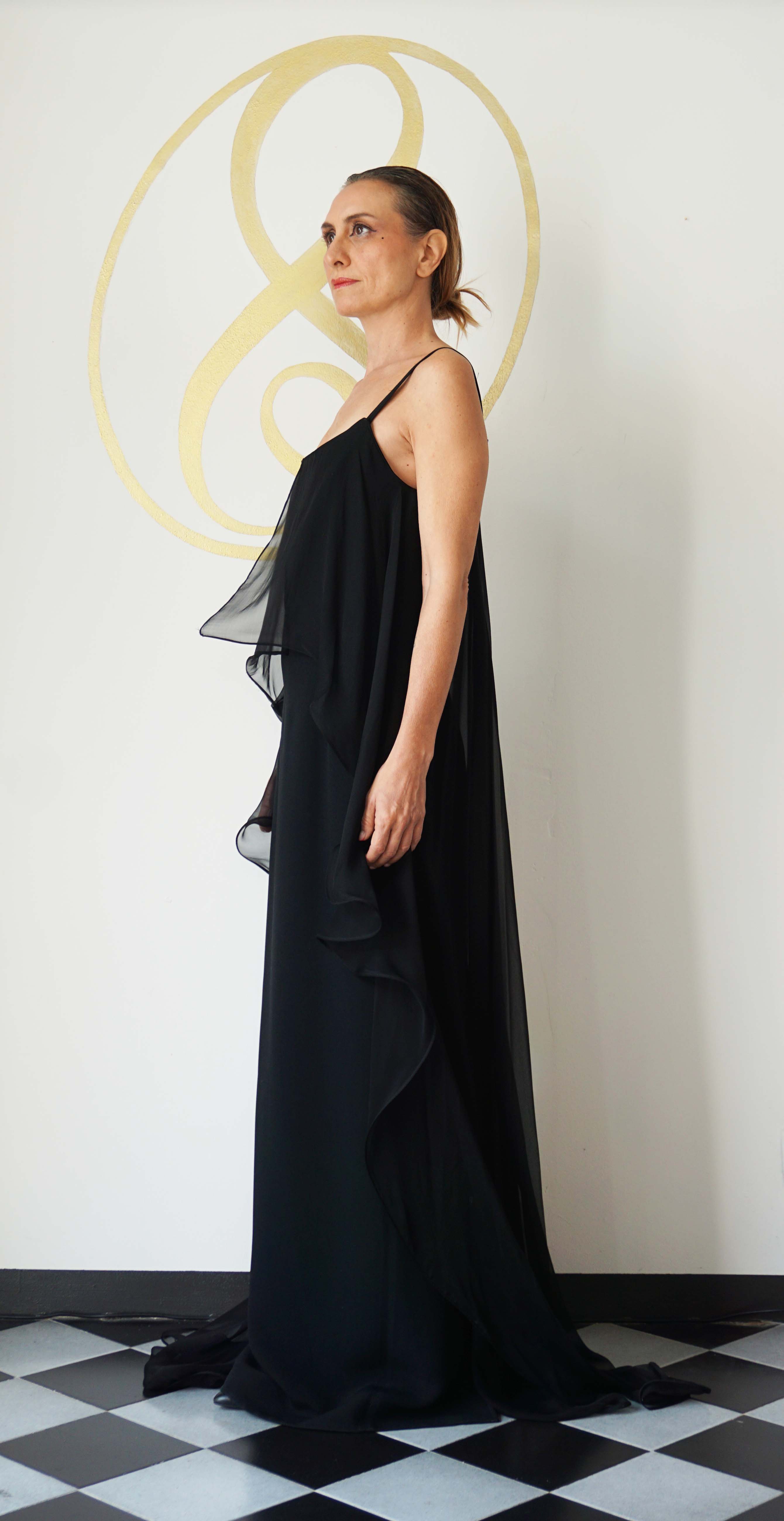 Abito da sera nero con mantella in seta Claude Montana Paris