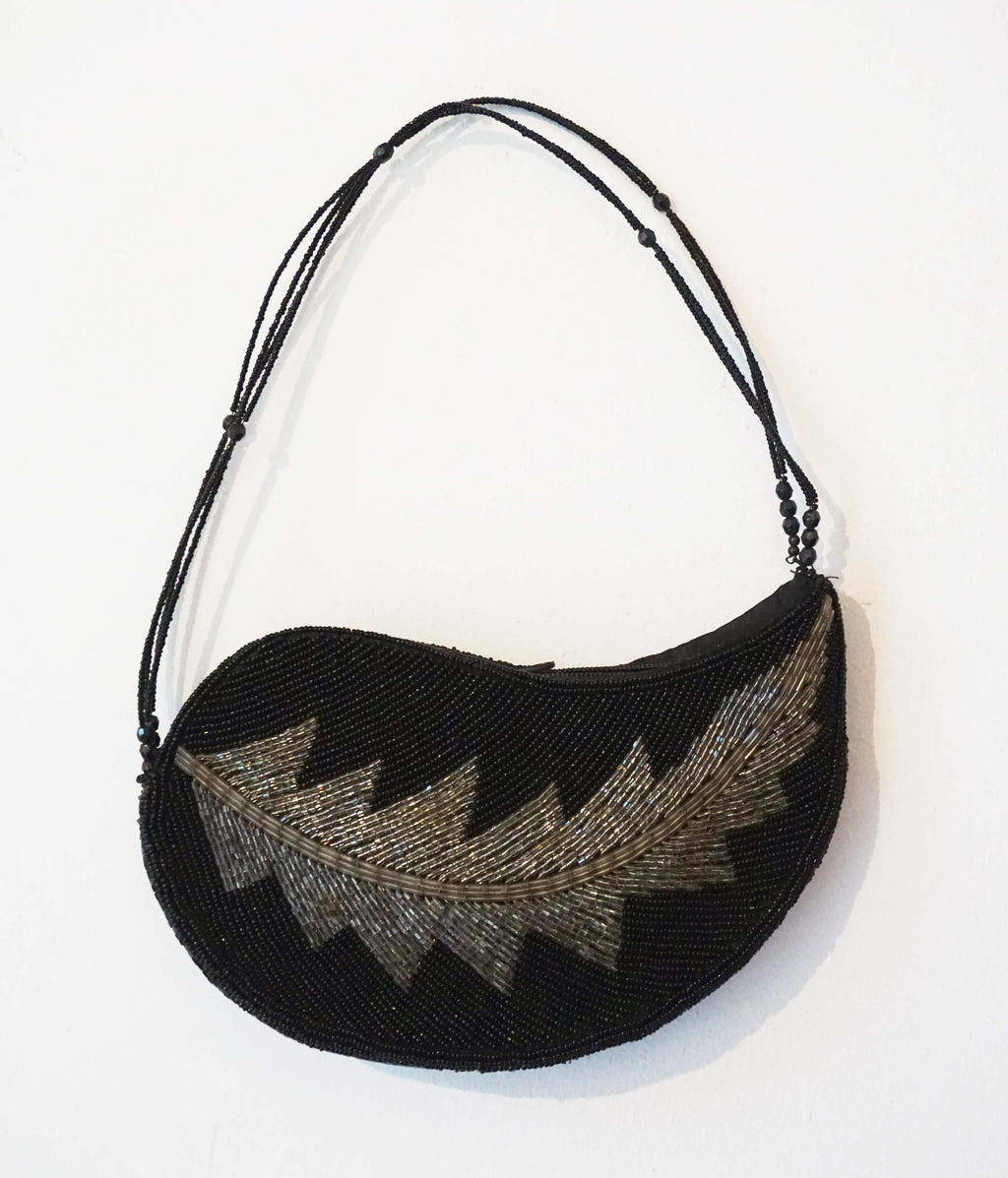 Borsetta base raso con motivo di foglia decorata con perline