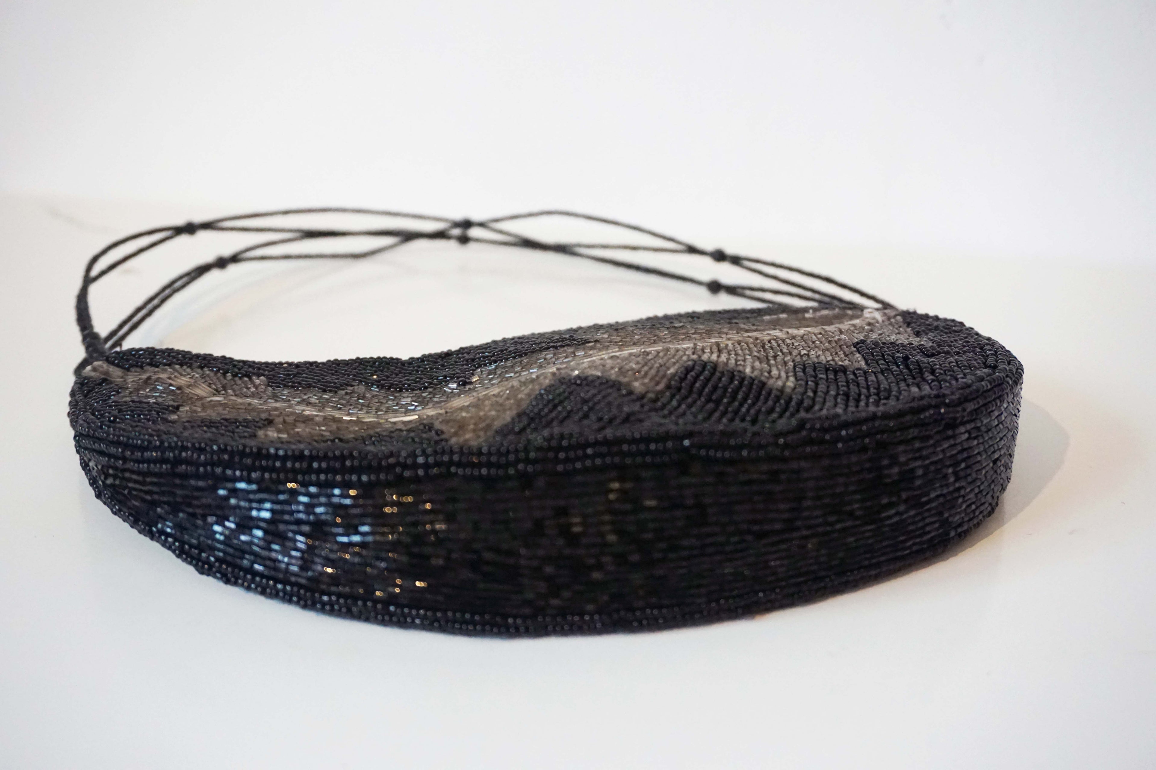 Borsetta base raso con motivo di foglia decorata con perline