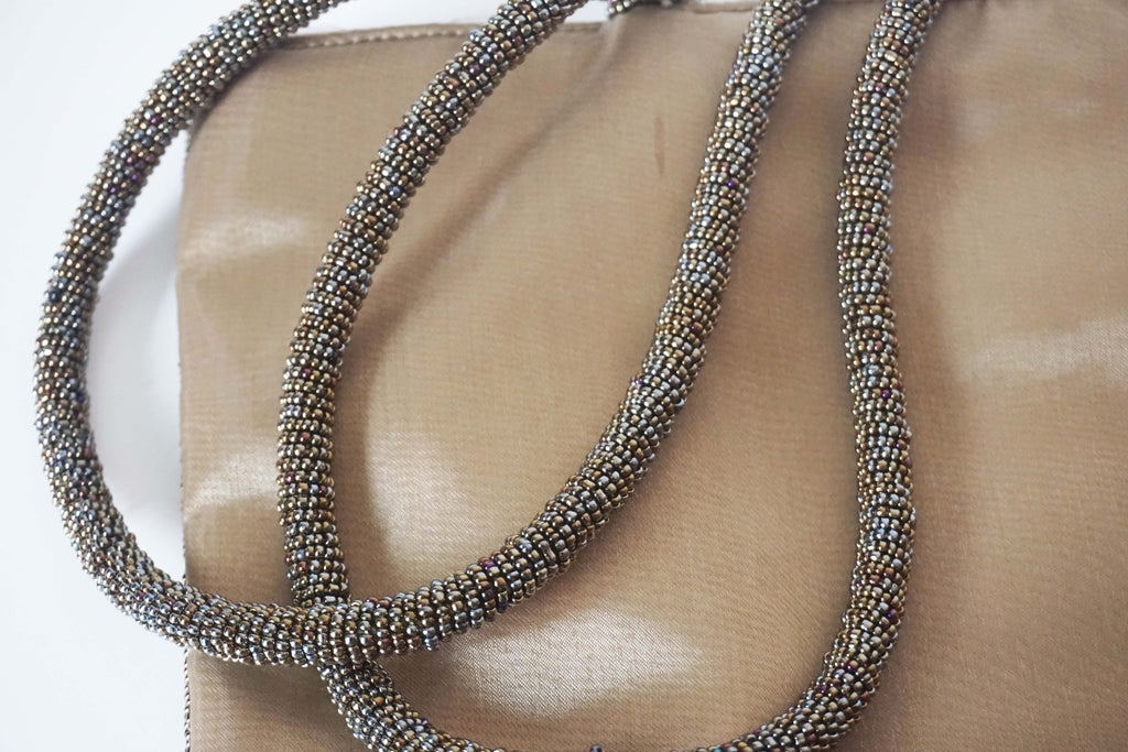 Borsa tracollina Scheilan-Firenze in raso decorata con perline