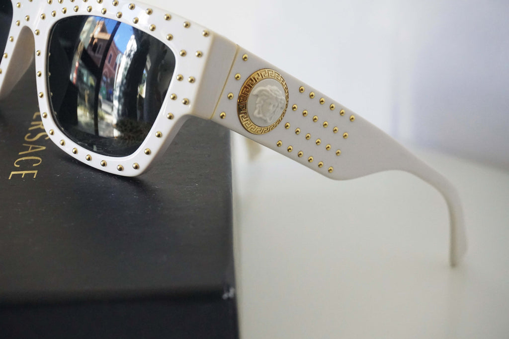 Occhiali da sole borchiati Versace