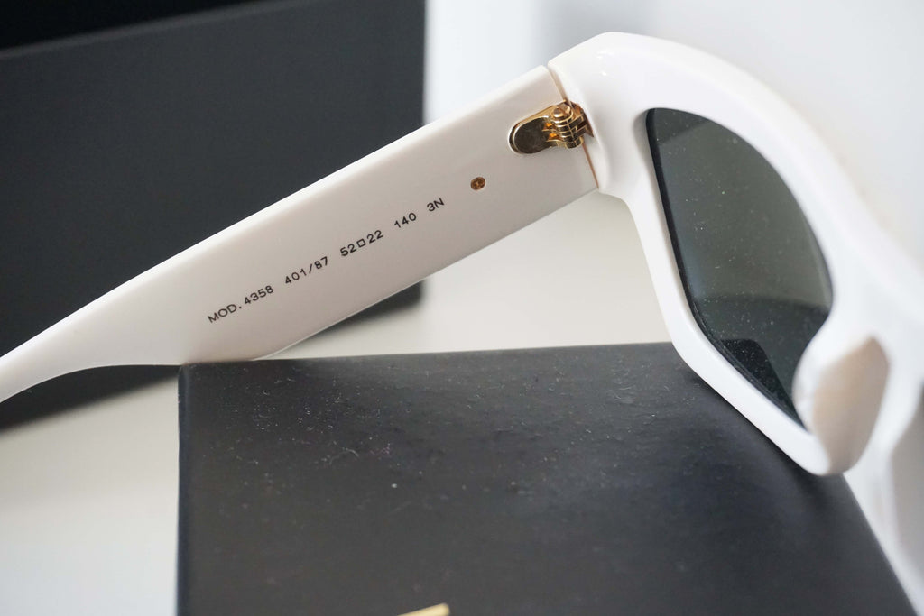 Occhiali da sole borchiati Versace