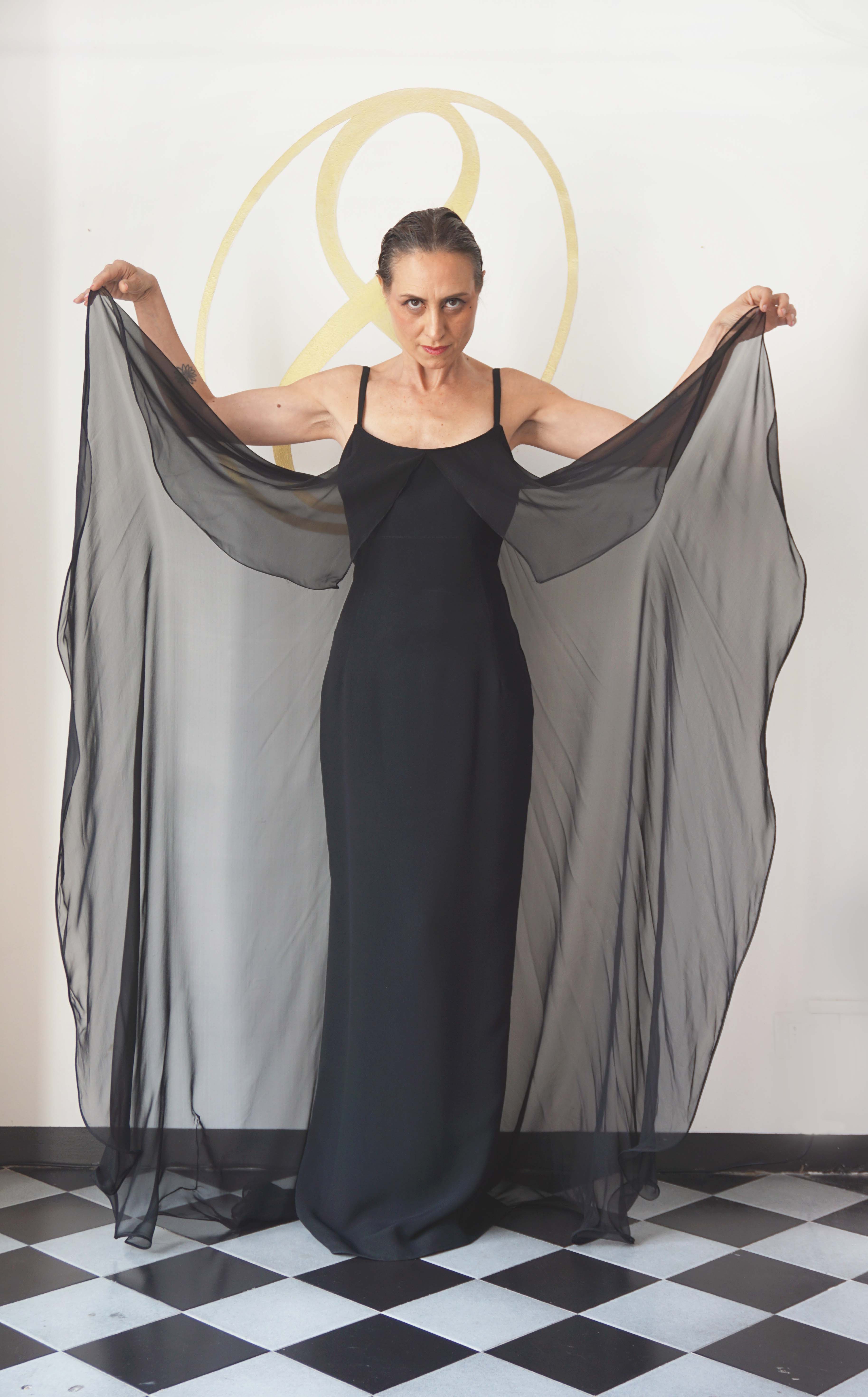 Abito da sera nero con mantella in seta Claude Montana Paris