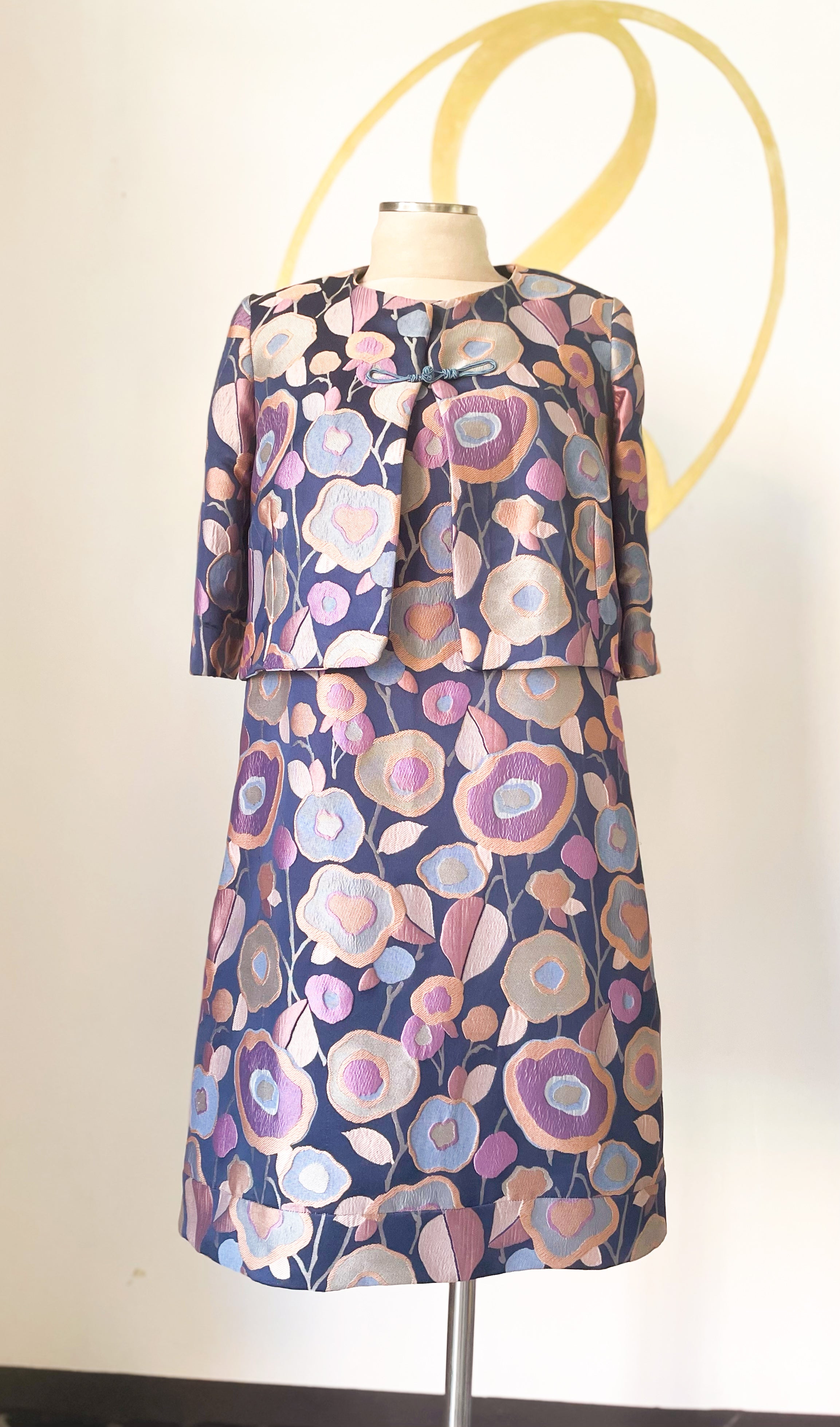 Abito Tubino a Trapezio in Broccato di Seta con Bolero