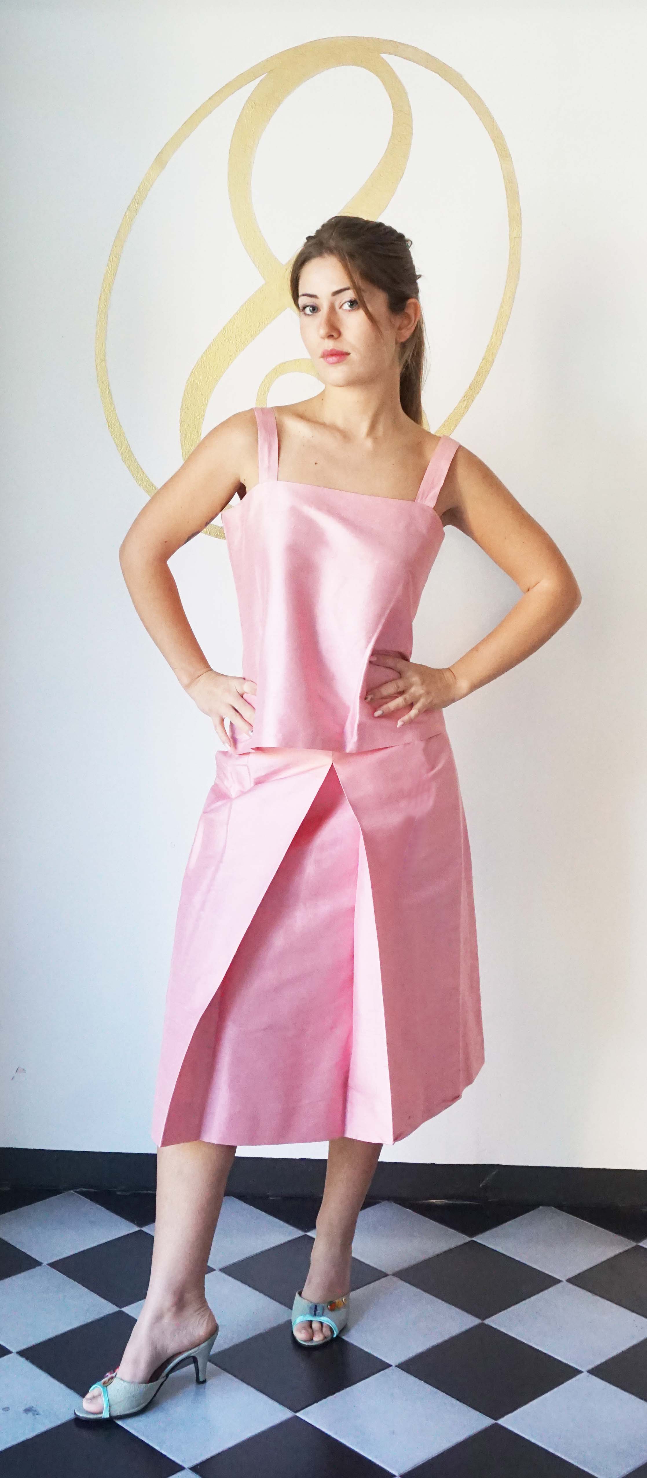 Completo vintage in Shantung di seta 100% Rosa confetto, Giacca, Top e Gonna con piegone e tasche, anni '70