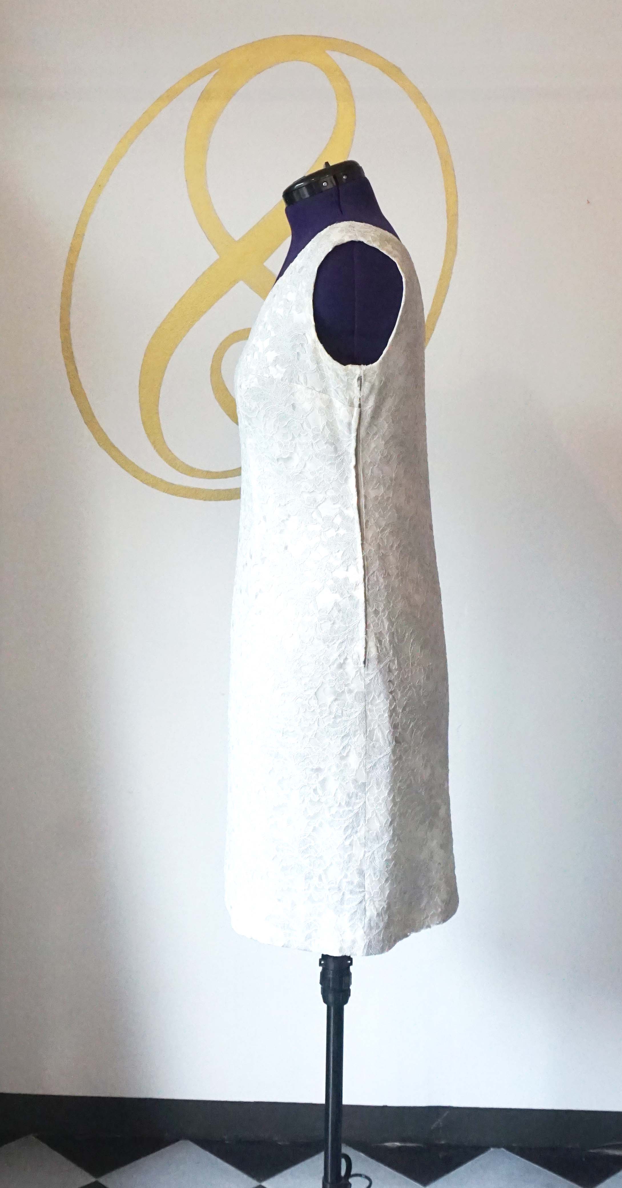 Abito tubino bianco in  pizzo su base raso