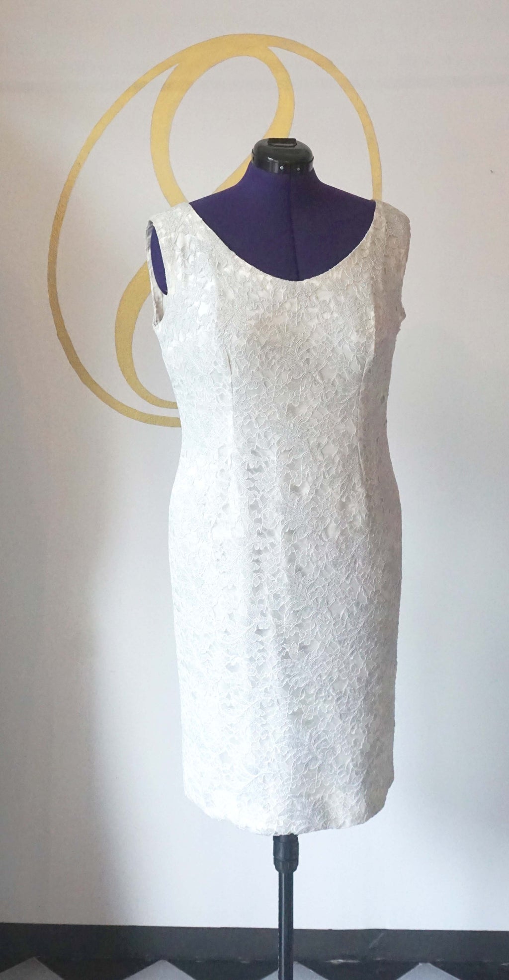 Abito tubino bianco in  pizzo su base raso