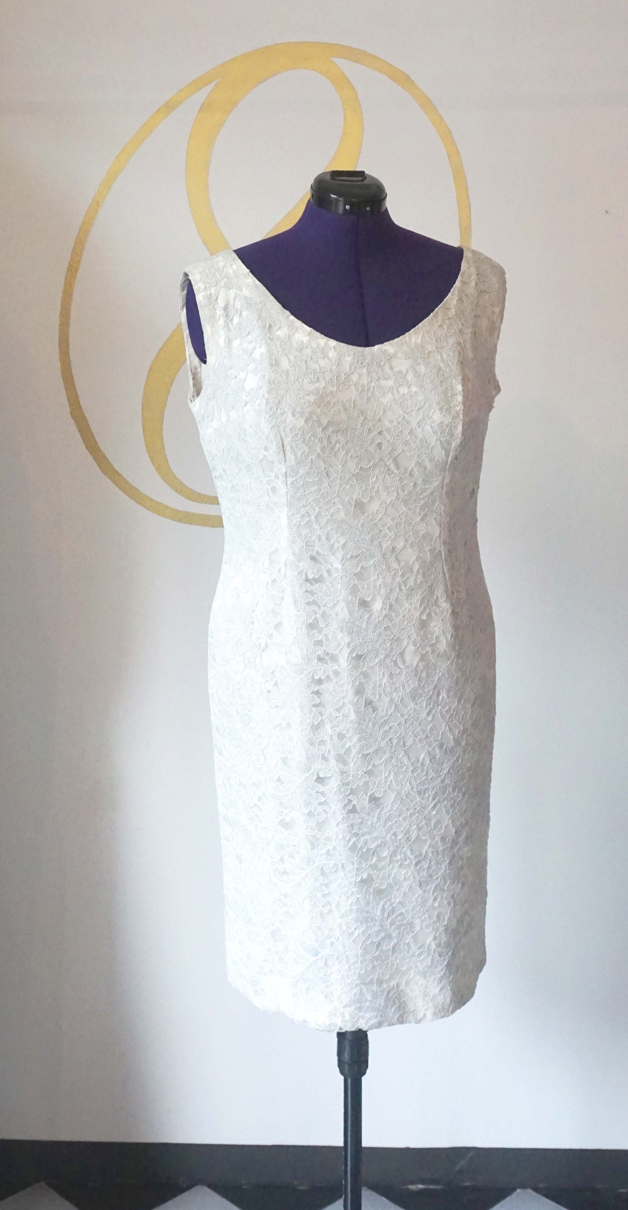 Abito tubino bianco in  pizzo su base raso