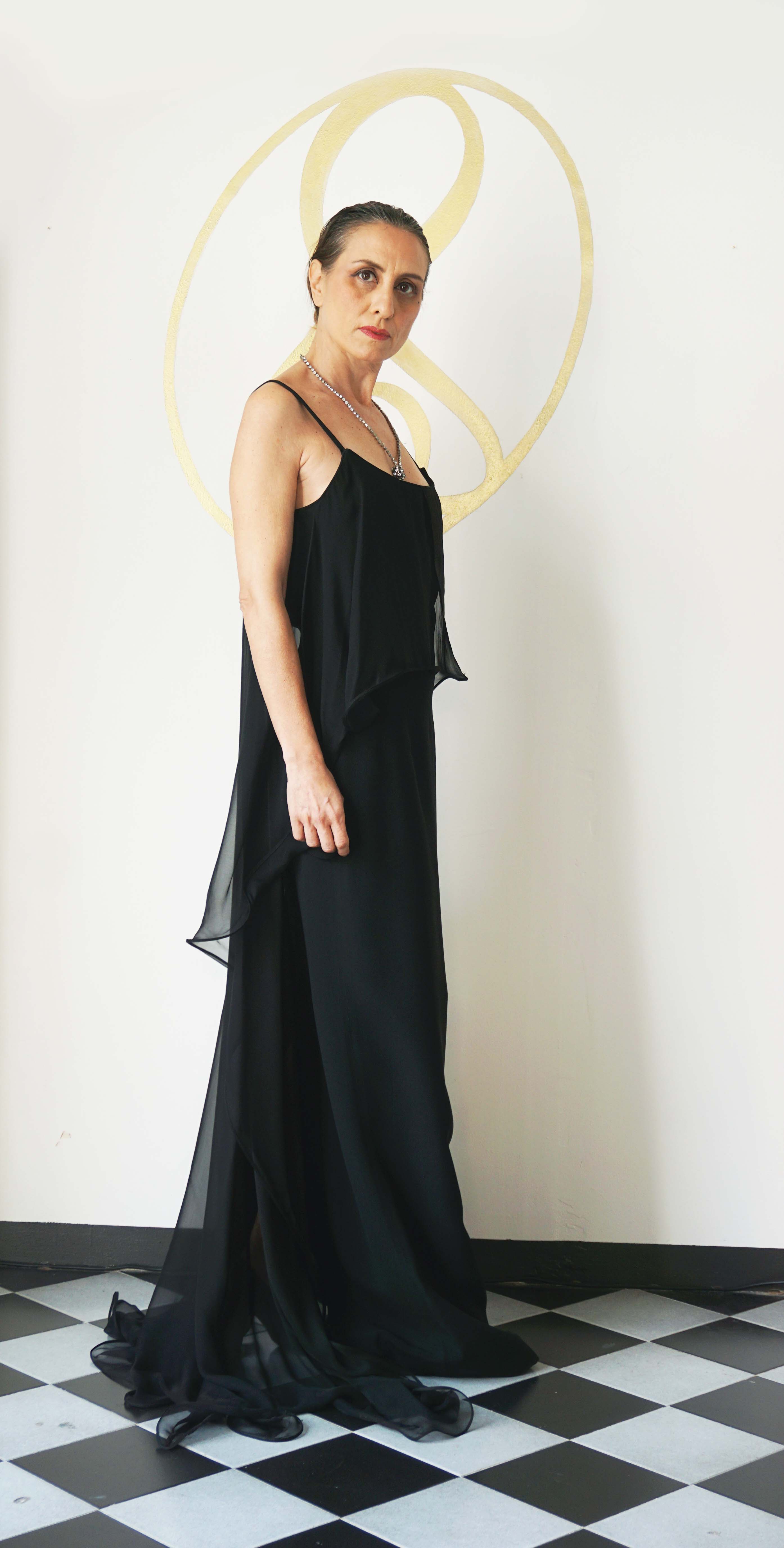 Abito da sera nero con mantella in seta Claude Montana Paris